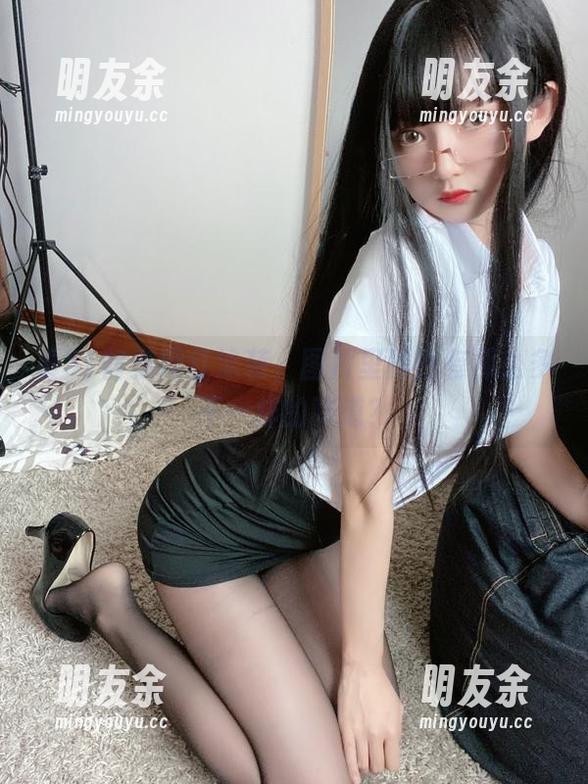 看51酱穿黑红泳装，图片里竟然有那么多不一样的味道？