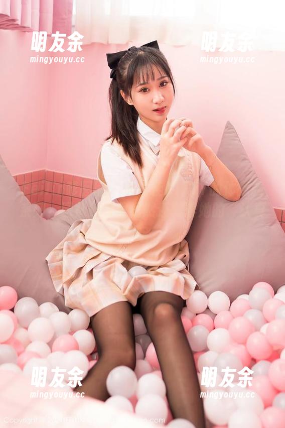 Feilin嗲囡囡 - 施忆佳KITTY的体操服系列，图集分享里居然还藏着她的“认真”呢。