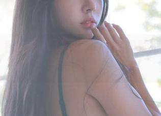 最新图片！看Habin夏彬(하빈)在清晨时光惬意得像只小猫。