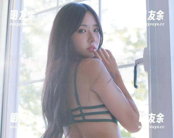 最新图片！看Habin夏彬(하빈)在清晨时光惬意得像只小猫。