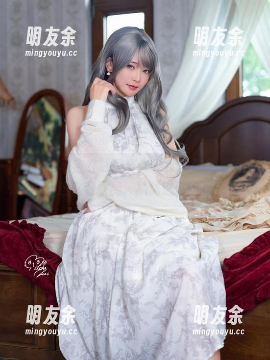 Machi马吉在线写真：死库水与我，活该这么有默契，就凭这水灵！
