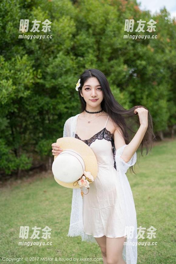 MiStar魅妍社 - 皮衣、Manuela玛鲁娜，一起放飞的高清图册，似乎那是不削一顾的小习惯。
