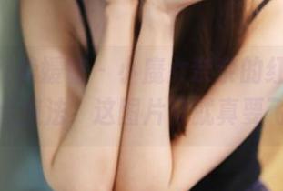 MyGirl美媛馆 – 小魔女奈奈的红裙写真，再搞点魔法，这图片可就真要飞起了。