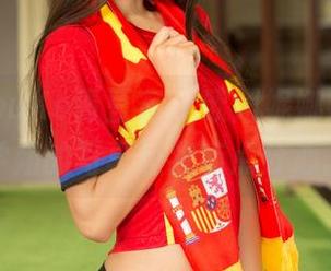 QingDouKe青豆客 – 欧阳妮娜娜全集：学姐的写真让我有点分心。