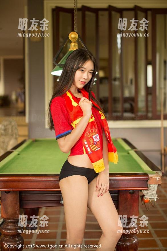 QingDouKe青豆客 - 欧阳妮娜娜全集：学姐的写真让我有点分心。