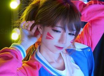 精选风采:Sally DorasnowMikari,穿上护士服后的她你能想象不?