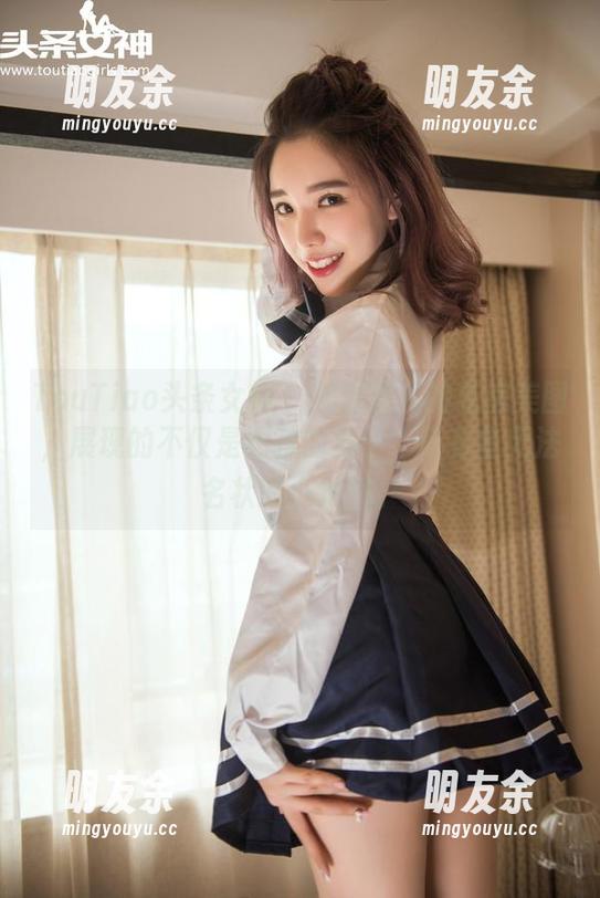 TouTiao头条女神 - 娜依灵儿的私房美图，展现的不仅是女孩的样子，还有些无法名状的小绝招。