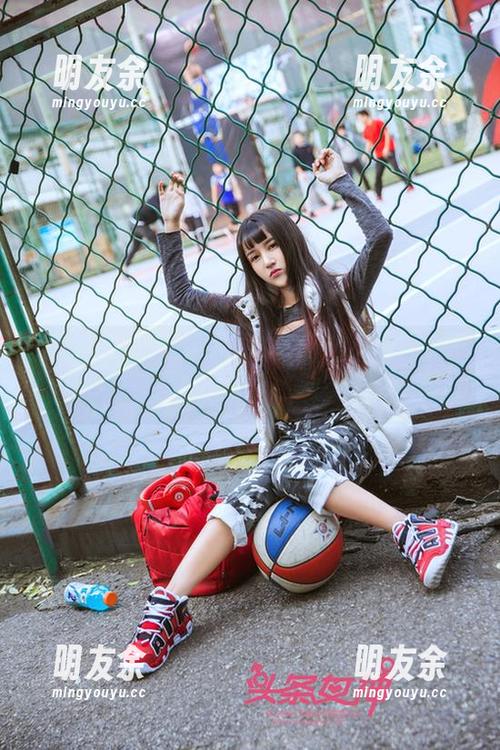 TouTiao头条女神 - 说说李丽莎的和服作品，光从图库里就能想象到几桶茶的近乎！