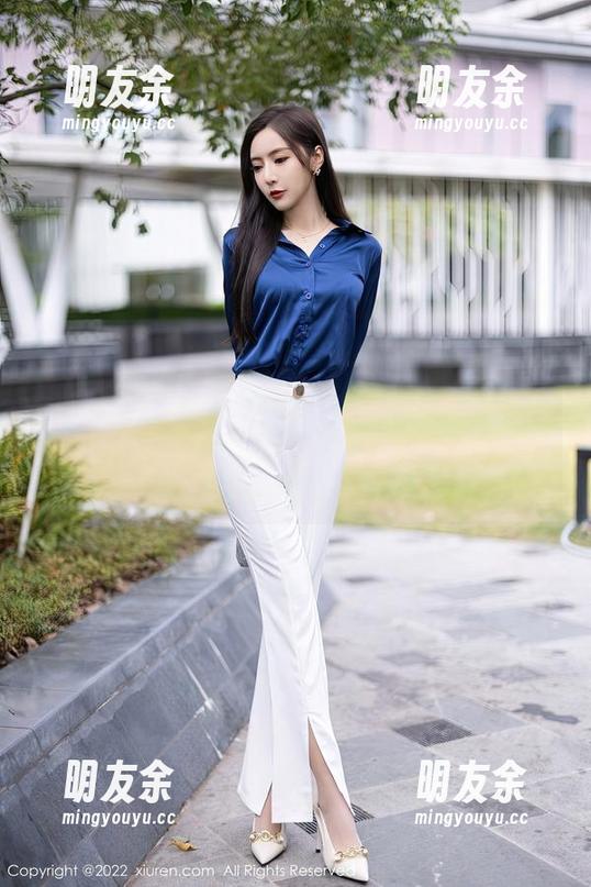Xiuren秀人网 - Lovely璐璐制服写真，套图的每一帧都有自己的情绪，嗯...很微妙的感觉哦。