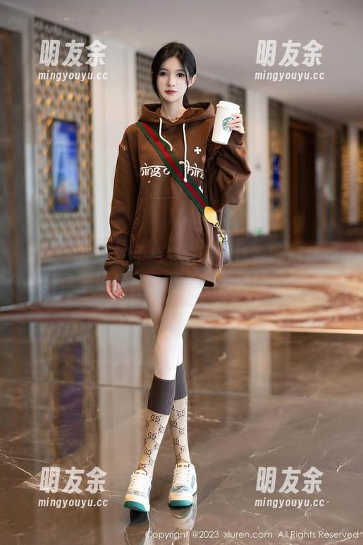 Xiuren秀人网 - 泡面配棉袜？叶籽亿的写真里好像撒了些“不合理的浪漫”