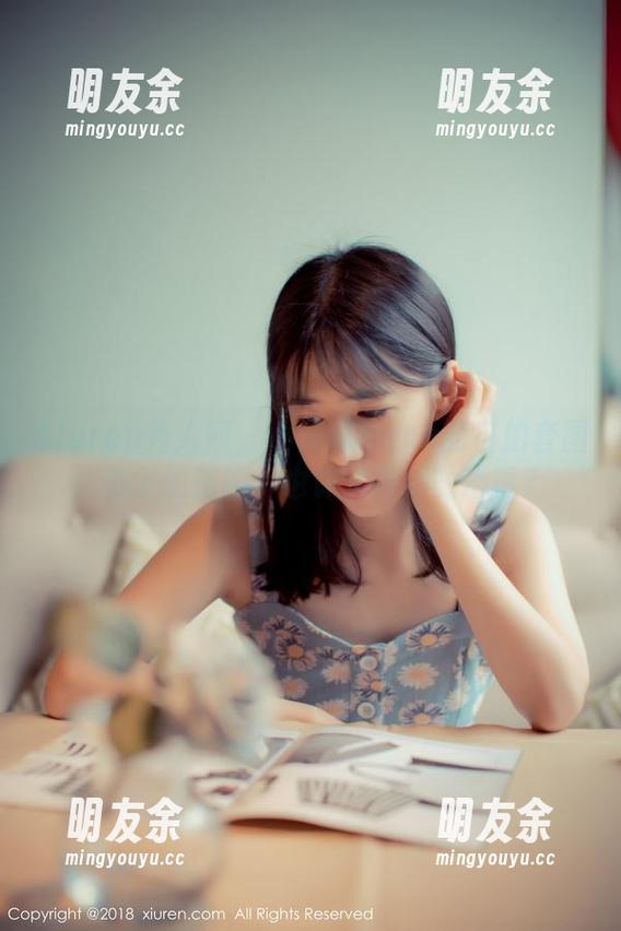 Xiuren秀人网 - 小海臀Rena的自拍套图：影子的舞蹈，也许就是她的心事？