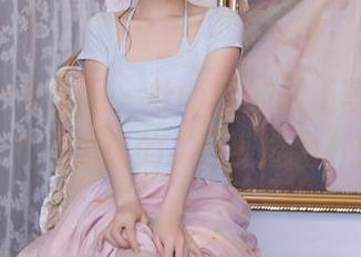 Xiuren秀人网 – 杜viki的最新写真，女仆不可思议的“职业能力”！