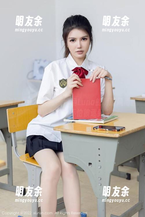 Xiuren秀人网 - 涵涵Luna的制服风尚合集：你怕不怕被迷到