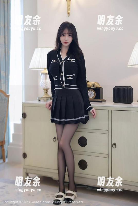 Xiuren秀人网 - 王俪丁小宝贝连体衣精选：不追求贵族气质，只想问穿上去吃炸鸡会不会变成某种形状。