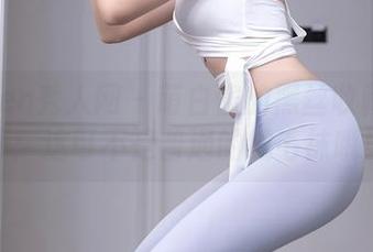 Xiuren秀人网 – 萌白酱的黑丝收藏大公开：这可不是普通的绒毛袜哦！
