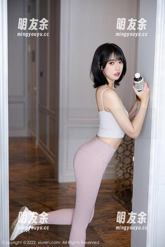 Xiuren秀人网 - 谭小灵的“棉袜”图包：你的脚丫子也值得一次公开演出！