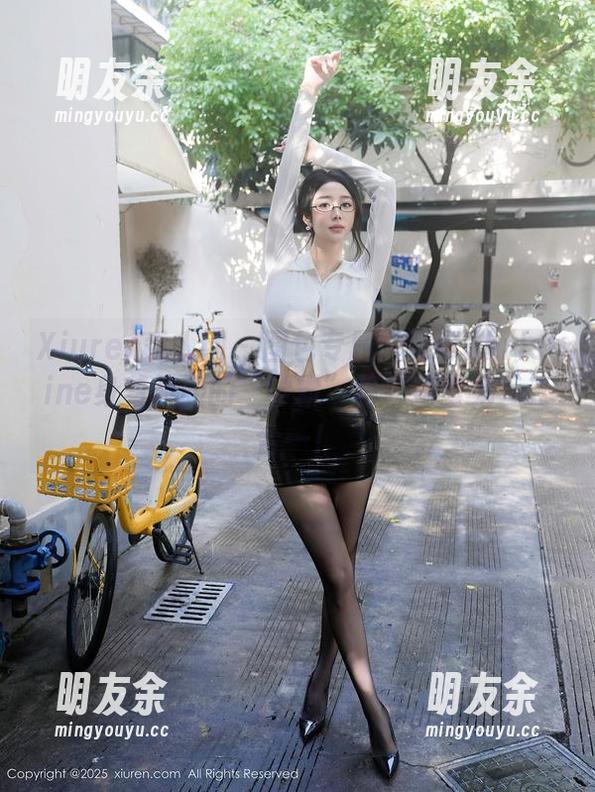 Xiuren秀人网 - 图包专属：黄可Christine身着校服的“学霸”和“捣蛋鬼”二合一！