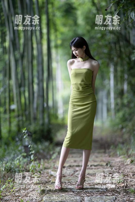 Xiuren秀人网 - 龙泽美曦的制服私房图包，满满的青春气息，就像是从教室里逃出来的放肆少年。