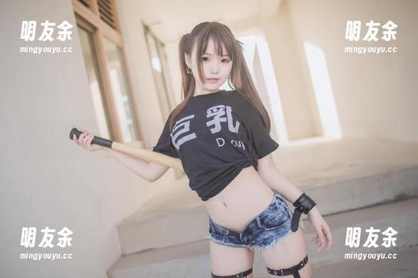 高清图册里的Yoko宅夏，空姐的妩媚与单调，一体两面。