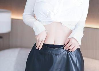 YouMi尤蜜荟 – 眼镜与气场的绝妙结合，laura阿姣的图包打破常规！