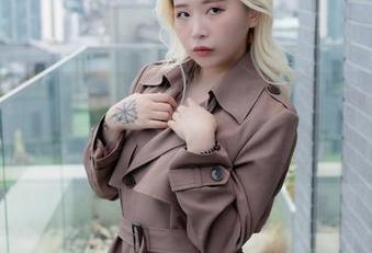 Yuna(윤아)毛衣，保暖吗？可是这种材质就让我有点想多了——写真集资源上线。