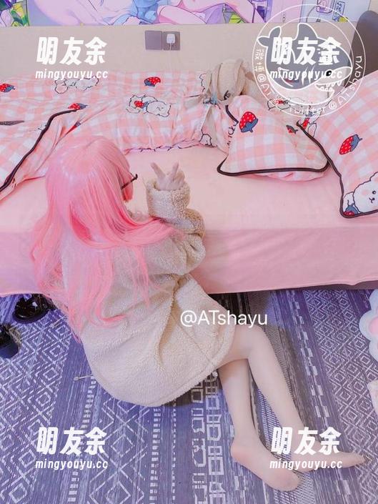 翻阅at鲨鱼的红裙全套原图，感叹那裙摆的舞动，就像一场不期而遇的温柔风。