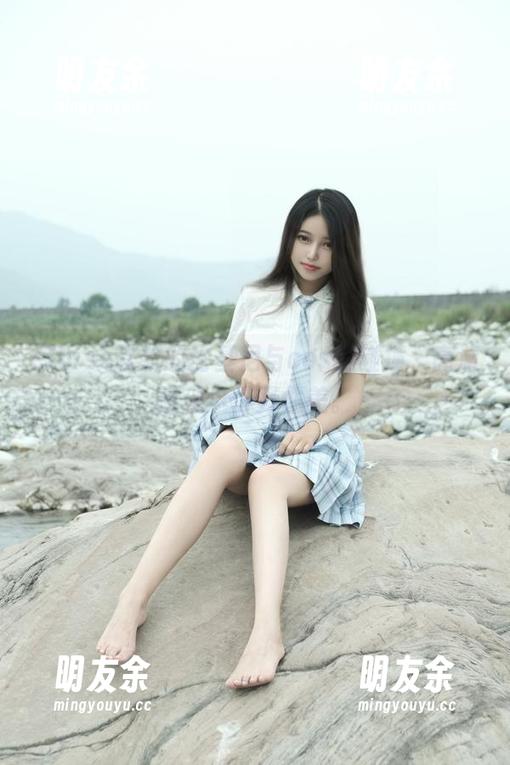eloise软软的比基尼与cos的碰撞，高清展现这份野性美。