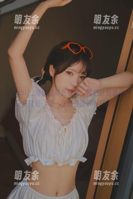 fushii_海堂的美足写真，图包让我想要一探究竟，每一张都是舔屏的节奏。
