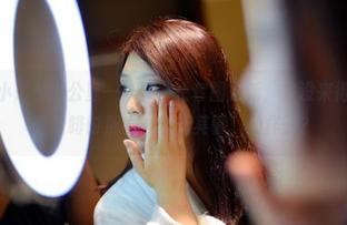 pans – 小彤的办公室——又一轮套图更新，来没来得及拍到我喝咖啡时那种“若无其事”的样子？