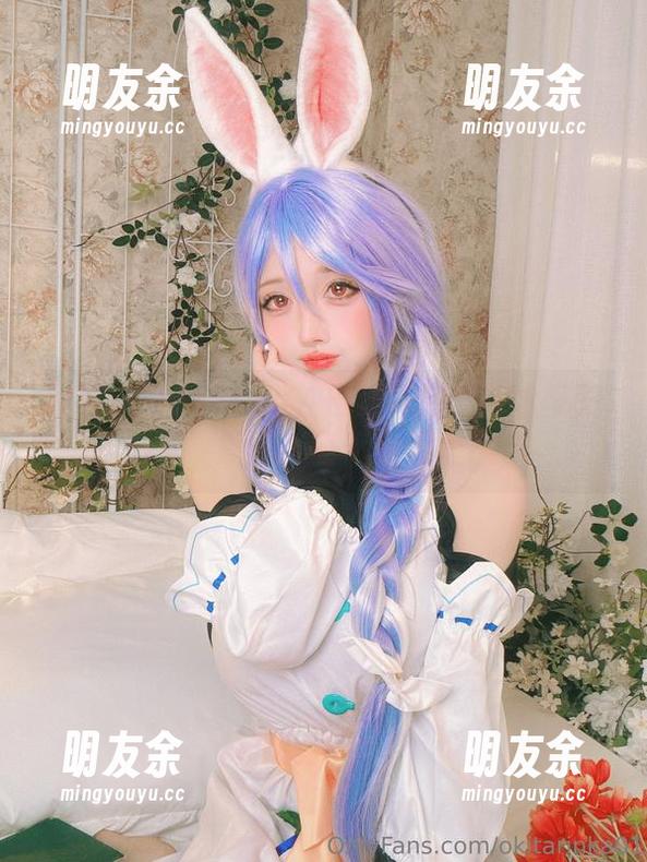 假装正经：rinka冲田凛花的死库水私拍原图，毫不羞涩