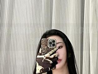 微密圈 – 不爱笑的赛琳的少女合集，保证让你想要立刻下载，别说我没提醒你！