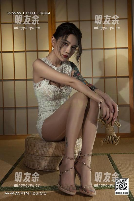 丽柜-安娜 丽柜 - 安娜的赛道女郎私拍图集:每一张都藏着些小调皮