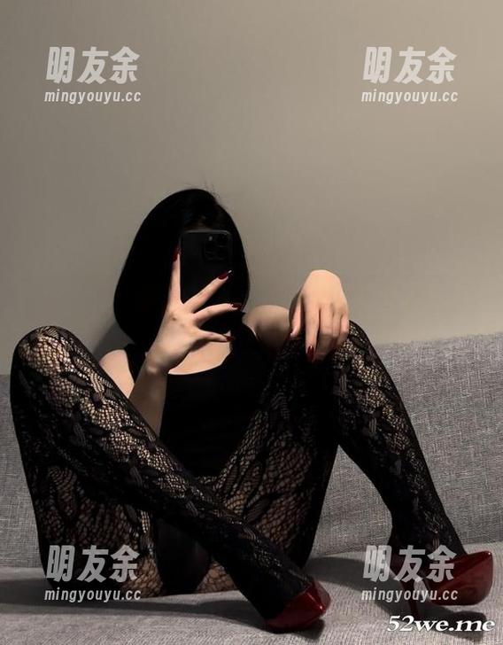 微密圈 - 保守的二舅妈系列：库里油亮丝，想象一下她的自拍