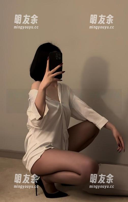 微密圈 - 保守的二舅妈在线：对镜的时候，究竟在想啥？