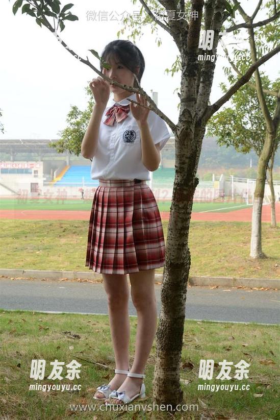 初夏女神-依依 初夏女神 - 想要短裤福利?依依的图片供应限量版,快看!