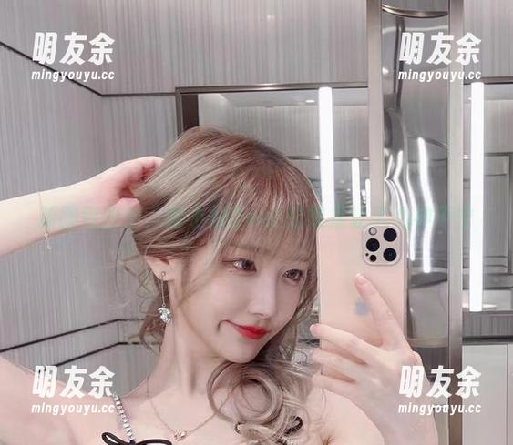 新图包出炉，啾小妍Deer的裸足让人心神不宁