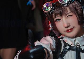 在体操服的海洋里：喵喵的喵吖写真集的奇遇