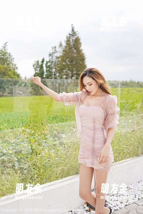 嗲囡囡 - 是张俊佳在拍粉色写真，还是在进行心理测试？