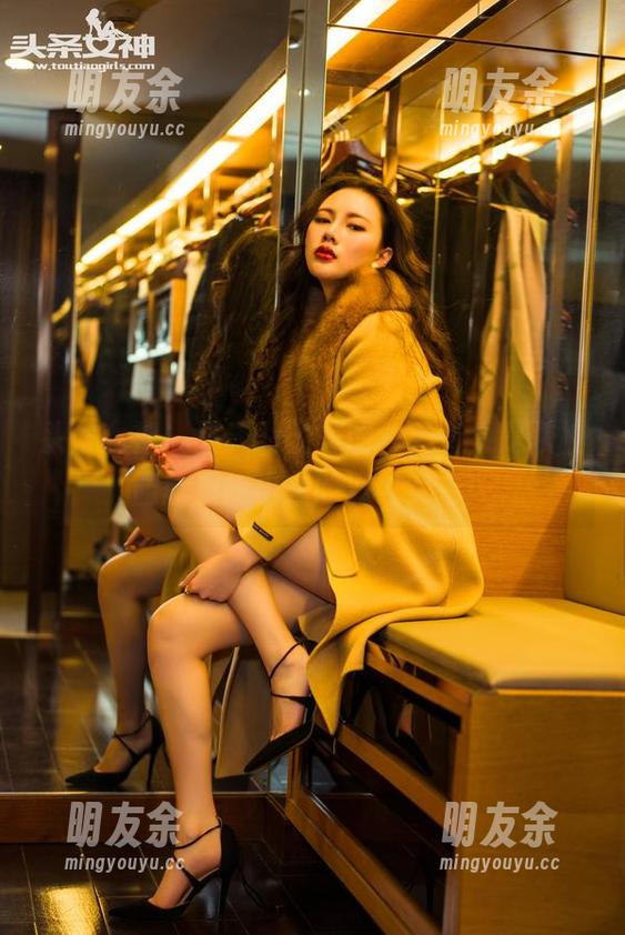 头条女神 - 张译丹的美图，简直像是从校园剧里捞出来的清纯女主！