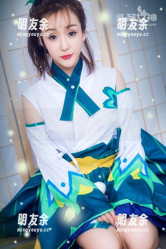 头条女神 - 在李丽莎的办公室里：定制作品，把“严肃”变得不那么严肃。