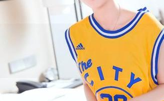 头条女神 – 艾小青和服混搭秀，快来看她多才多艺的新写真集！