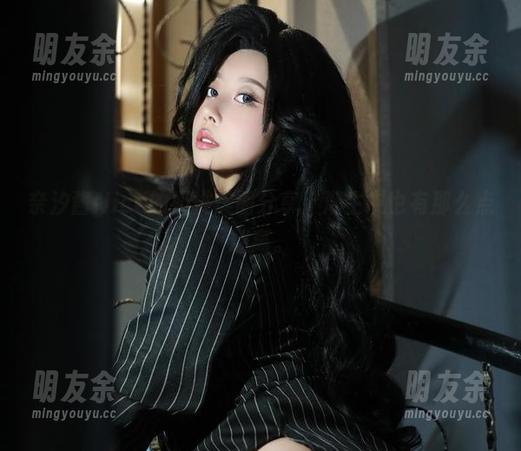奈汐酱Nice的奶桃美图分享，潮生中也有那么点迷离。