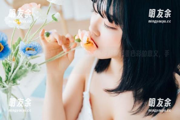 全套灰色的宋哈娜，让我在脑海中不停反复想着色彩的意义，手动鼓掌。