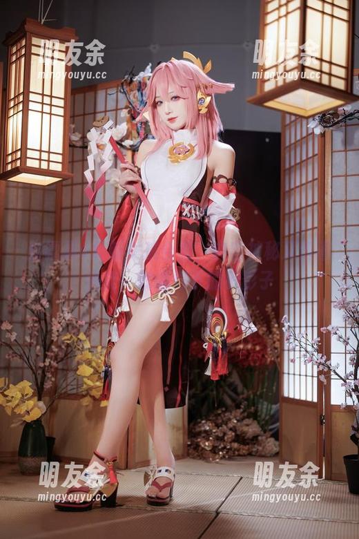封疆疆v最新女孩合集，内容神秘又透着俏皮，就像灯下的小影子