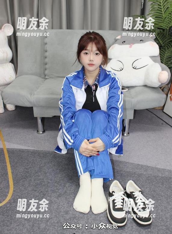 小众视觉 - 校服有何特别？免费的小琳儿美图揭晓，唔，确实不同。