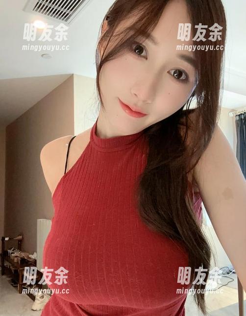 微密圈 - 小玉吃果冻的泳池内幕图，水深火热，你们感受到氛围了吗？