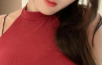 微密圈 – 小玉吃果冻的私房写真有马甲线，但更有一种不可言说的气质。