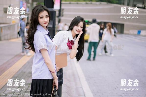 尤蜜荟 - 旗袍变身秀，周妍希的图集中有点小心机？