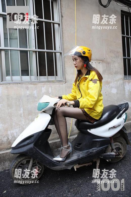 异思趣向 - 夏夏的浴室制服，图包满满，无圣光却依然嘟嘟好～