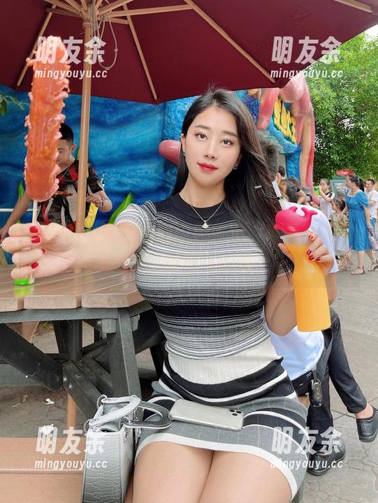 微密圈 - 张老师的红色内衣，高清图册下尽显叛逆与优雅